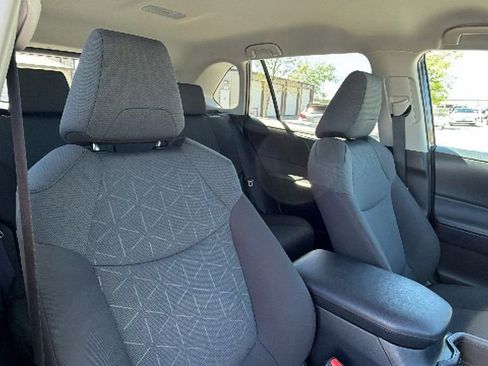 Used 2025 Toyota RAV4 XLE image 41