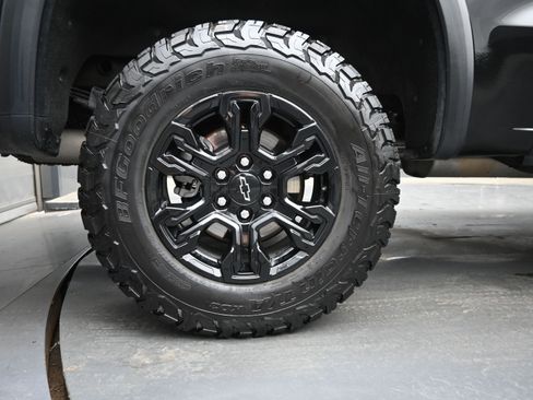 Used 2022 Chevrolet Silverado 1500 ZR2 w/ Technology Package image 11