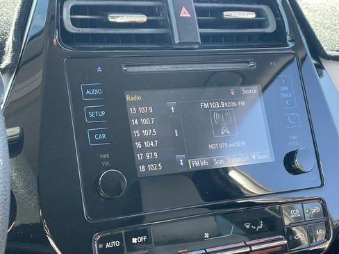 Used 2017 Toyota Prius Four image 5