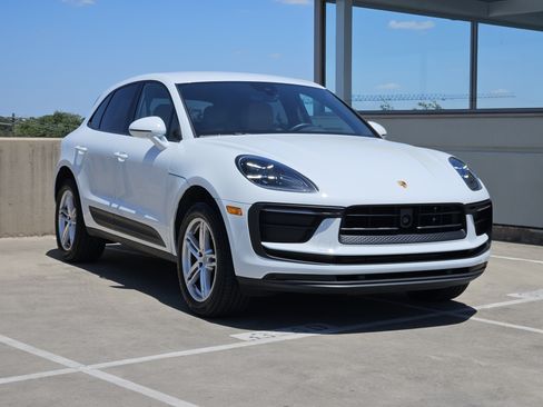 Certified 2026 Porsche Macan AWD/4WD image 10