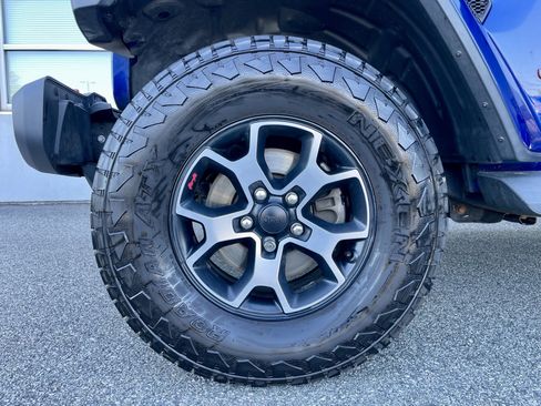 Used 2018 Jeep Wrangler Unlimited Rubicon w/ Dual Top Group AWD/4WD image 9