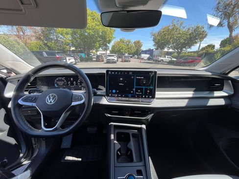 Used 2026 Volkswagen Tiguan SE AWD/4WD image 35
