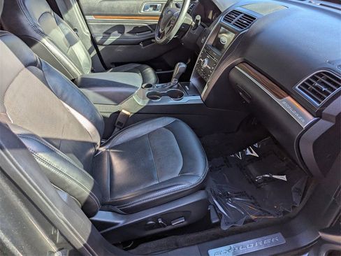 Used 2018 Ford Explorer Limited image 35