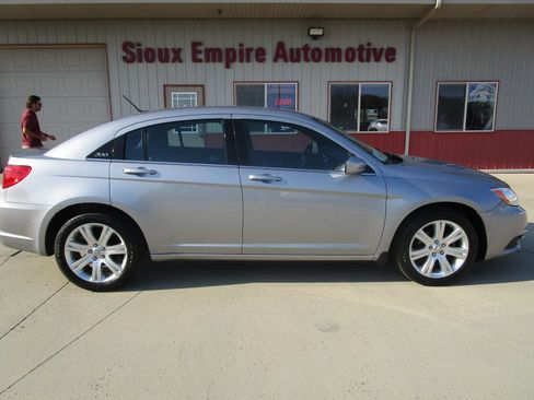 Used 2013 Chrysler 200 Touring w/ Cold Weather Group FWD image 2