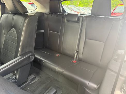 Used 2022 Toyota Highlander XLE AWD/4WD image 24