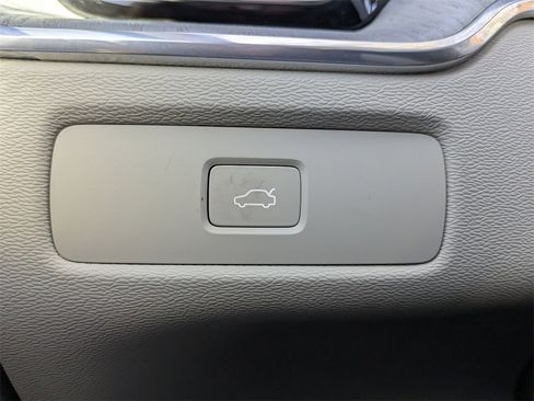 Certified 2023 Volvo XC60 B5 Ultimate image 34