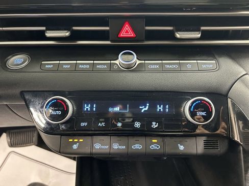 Used 2023 Hyundai Elantra SEL w/ Convenience Package FWD image 17