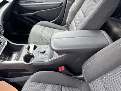 Used 2024 GMC Terrain SLE FWD image 16