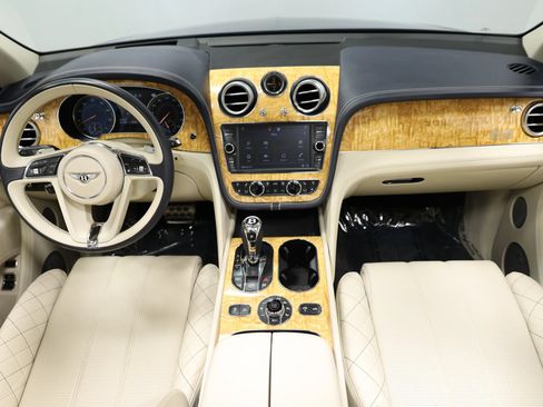 Used 2017 Bentley Bentayga AWD/4WD image 50