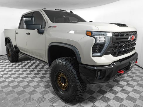 Used 2026 Chevrolet Silverado 2500 ZR2 AWD/4WD image 2