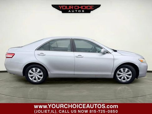 Used 2010 Toyota Camry LE FWD image 7