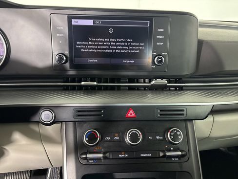 Used 2024 Kia Carnival LX image 15