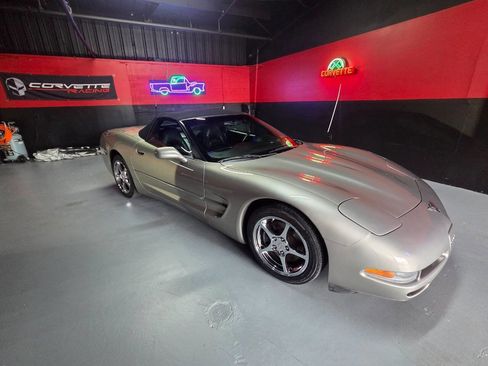 Used 2001 Chevrolet Corvette Convertible w/ Preferred Equipment Group2 image 25