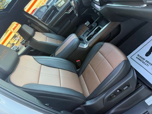 Used 2024 Chevrolet Silverado 1500 High Country w/ Technology Package image 17