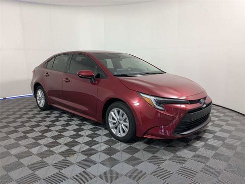 Certified 2024 Toyota Corolla LE w/ LE Convenience Package image 4