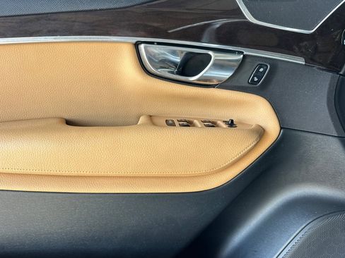 Used 2019 Volvo XC90 T6 Momentum w/ Advanced Package image 12