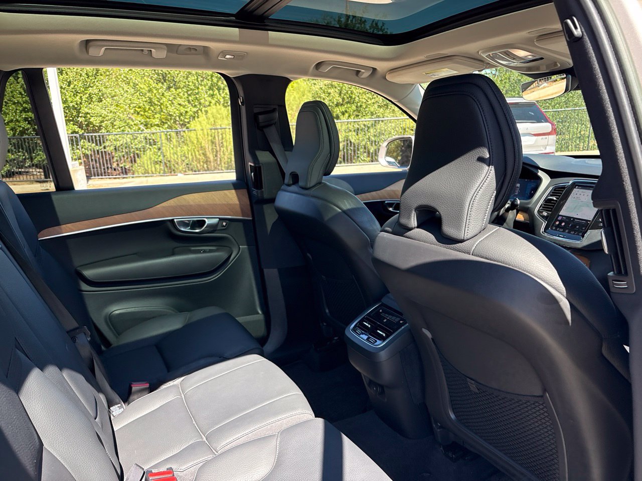Used 2023 Volvo XC90 B6 Plus w/ Protection Package Premier AWD/4WD image 11