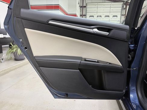 Used 2018 Ford Fusion Titanium FWD image 11