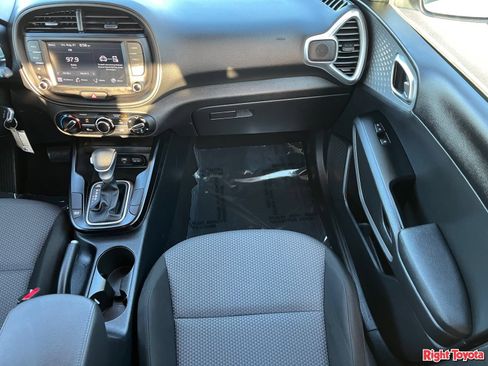 Used 2025 Kia Soul LX w/ LX Technology Package FWD image 18