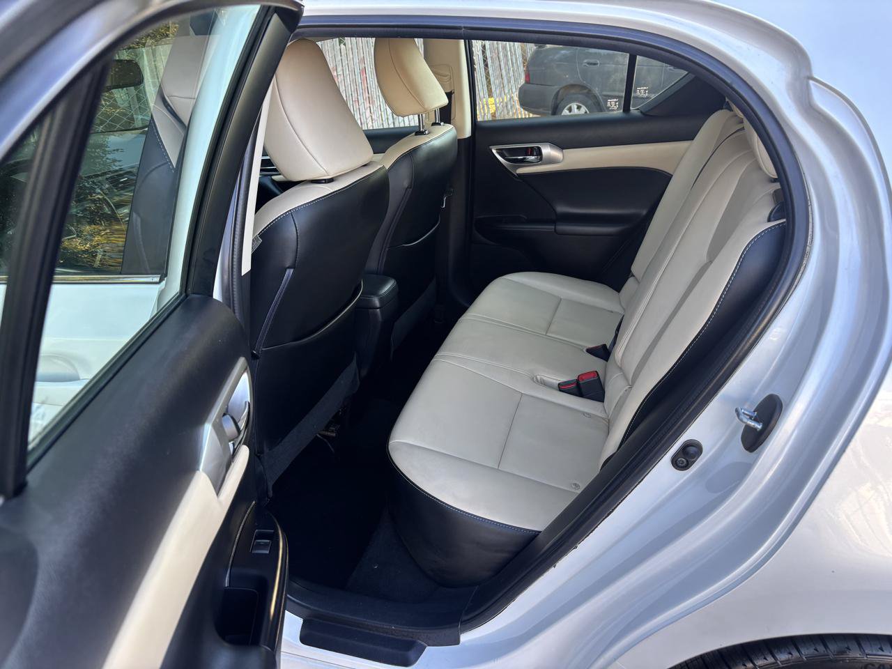 Used 2016 Lexus CT 200h w/ Seat Comfort Package FWD image 9