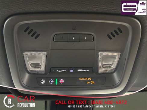 Used 2023 Chevrolet Traverse Premier FWD image 14