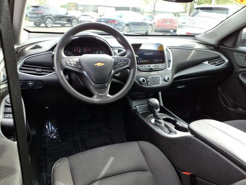 Used 2025 Chevrolet Malibu LT FWD image 5