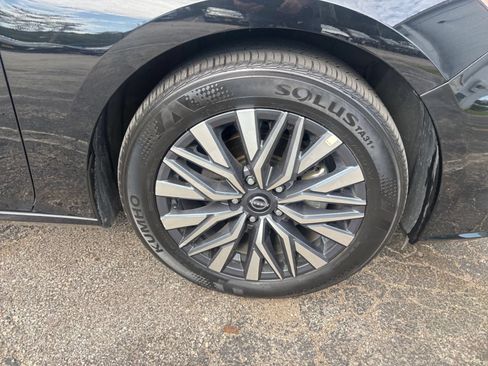 Used 2025 Nissan Altima 2.5 SV FWD image 31