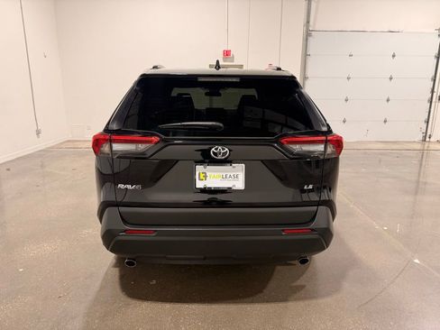 Used 2021 Toyota RAV4 LE image 6