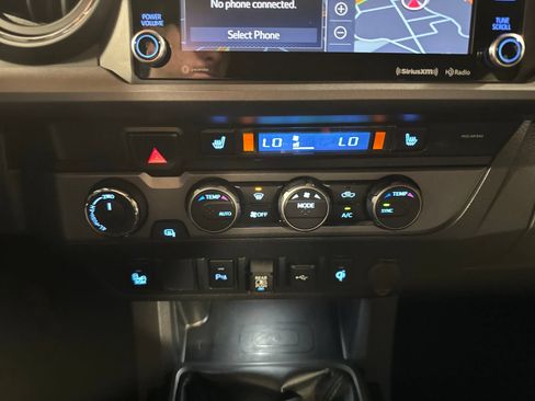 Used 2022 Toyota Tacoma TRD Sport w/ TRD Premium Sport Package AWD/4WD image 24