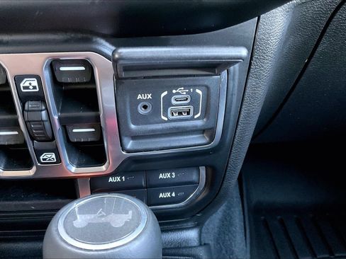 Used 2023 Jeep Wrangler Unlimited Sahara w/ Cold Weather Group AWD/4WD image 16