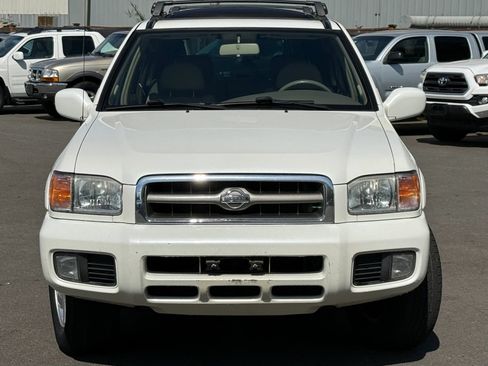 Used 2001 Nissan Pathfinder LE AWD/4WD image 2