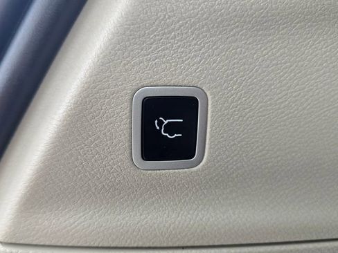 Certified 2024 Chrysler Pacifica Touring-L image 27