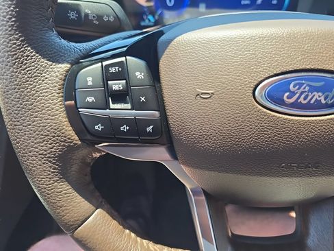 Used 2023 Ford Explorer King Ranch w/ Technology Package AWD/4WD image 16