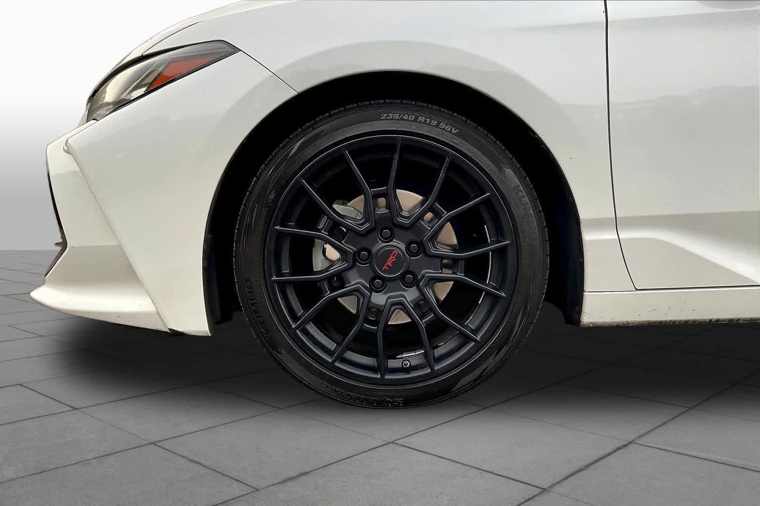 Used 2019 Toyota Avalon Touring FWD image 11