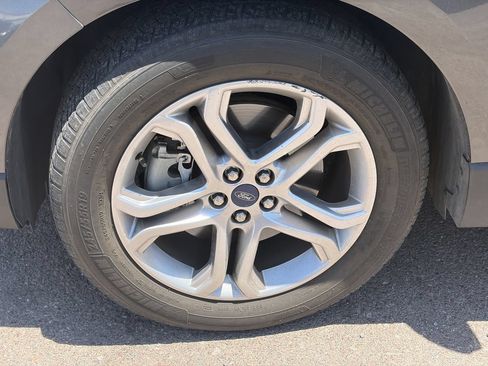 Used 2018 Ford Edge Titanium w/ Equipment Group 301A FWD image 5