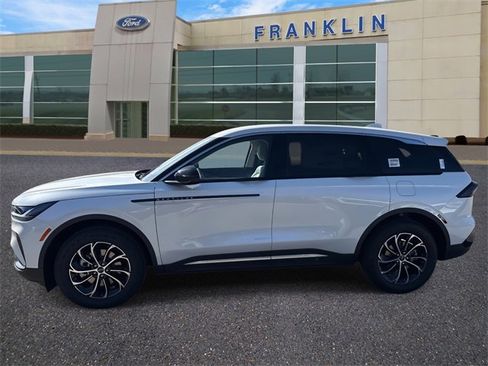 New 2026 Lincoln Nautilus Premier image 4