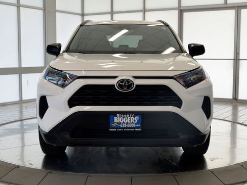 Used 2019 Toyota RAV4 LE FWD image 3