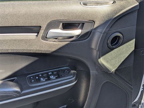 Used 2023 Chrysler 300 S image 13