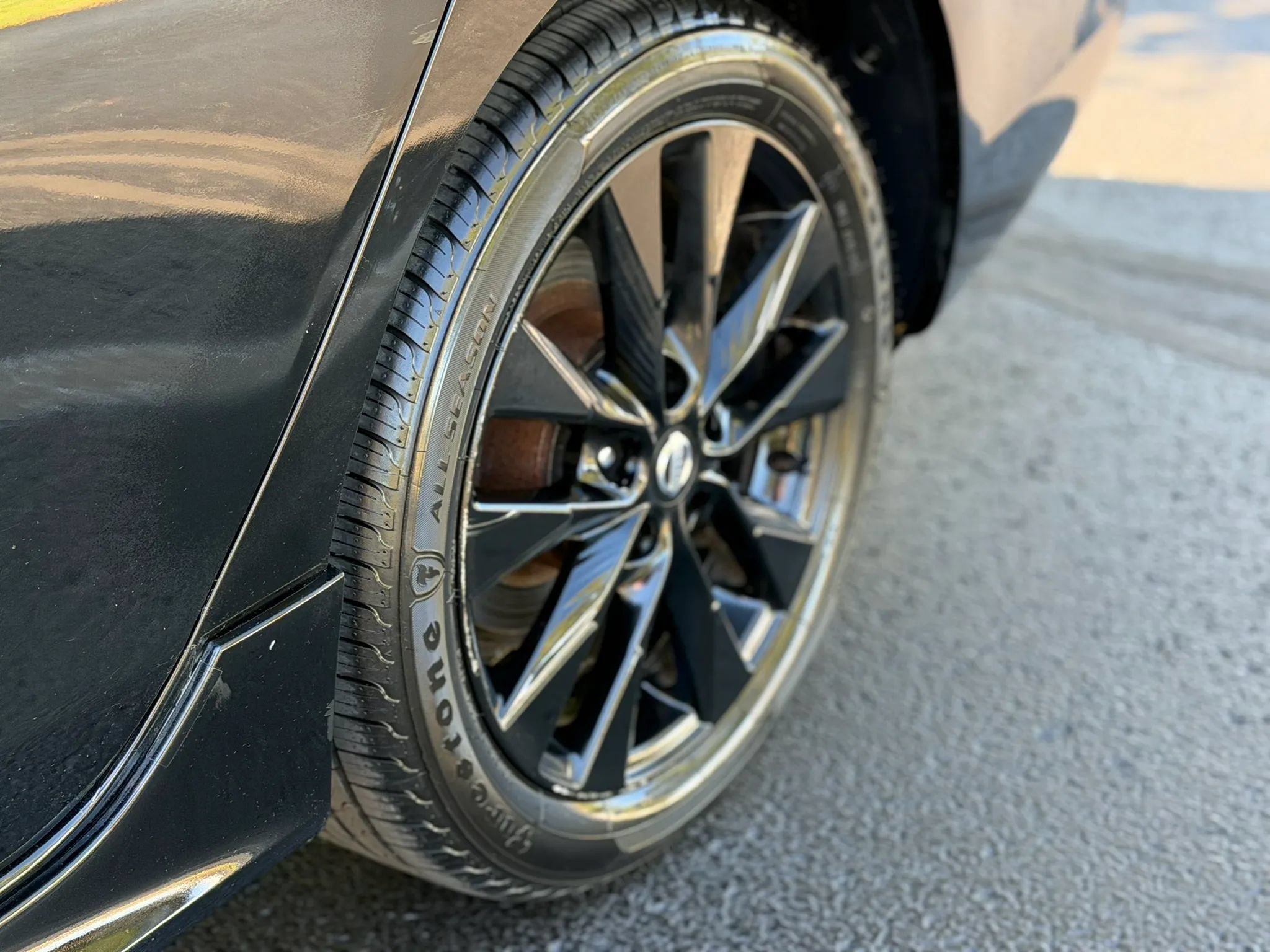 Used 2018 Nissan Sentra SR w/ SR Midnight Edition Package FWD image 10
