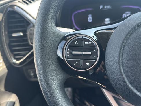 Certified 2025 Kia Soul S FWD image 31