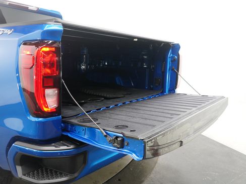 Used 2024 GMC Sierra 1500 Elevation image 18