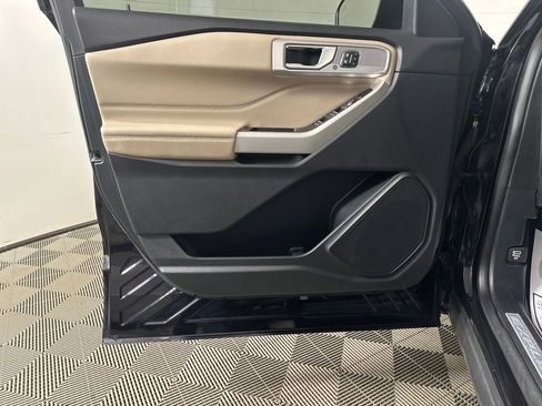 Used 2021 Ford Explorer Limited w/ Equipment Group 301A image 13