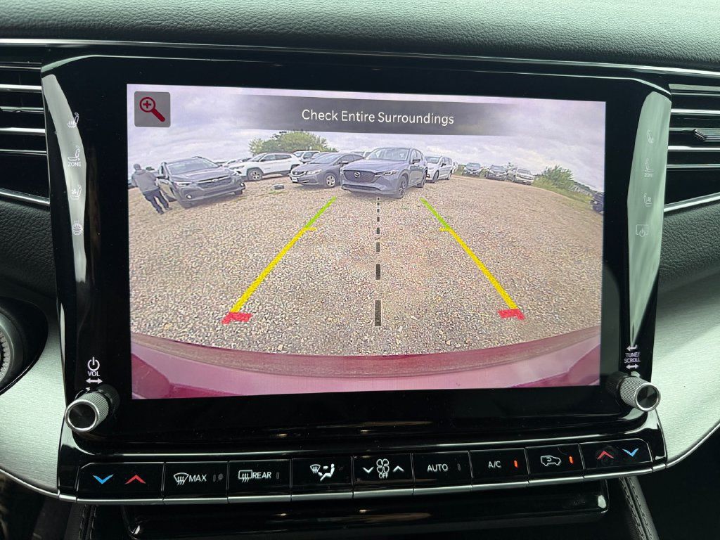 Used 2025 Jeep Wagoneer Series II AWD/4WD image 29