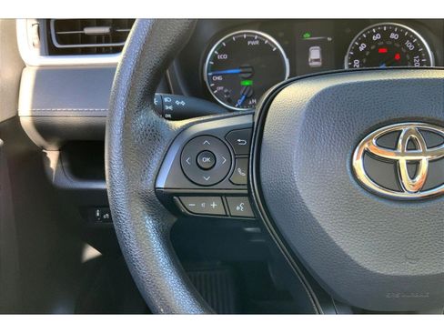 Used 2022 Toyota RAV4 LE image 16