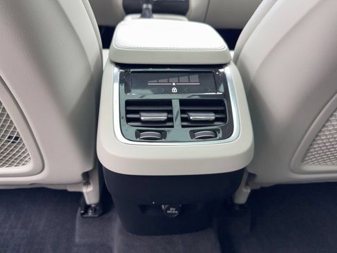 Used 2020 Volvo XC90 T5 Momentum w/ Protection Package Premier FWD image 38