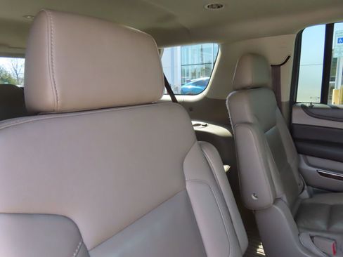 Used 2017 Chevrolet Suburban LT w/ Luxury Package image 41
