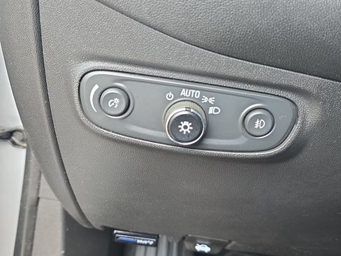 Used 2021 Chevrolet Equinox LT w/ Driver Convenience Package FWD image 23
