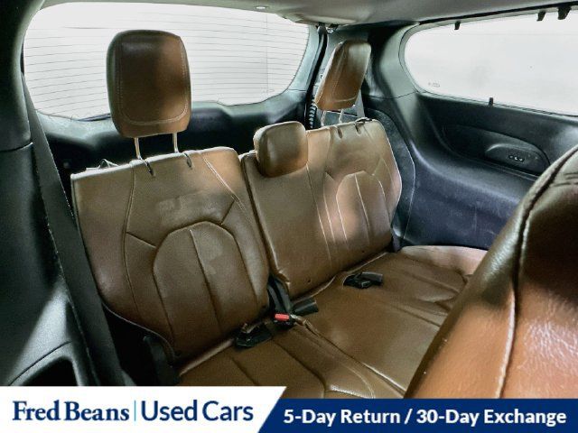 Used 2018 Chrysler Pacifica Limited w/ Tire & Wheel Group FWD image 36