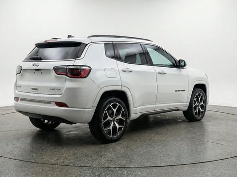 Used 2025 Jeep Compass Limited AWD/4WD image 9
