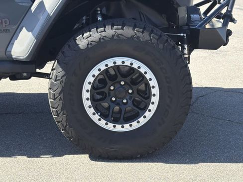 Used 2021 Jeep Wrangler Unlimited Rubicon image 37